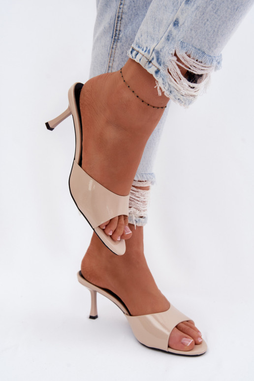 com efeito verniz ChinelosImitacji Skóry com salto fino bege Melissea