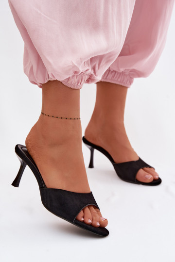 ChinelosImitacji de camurçau com salto fino cor preta Melissea