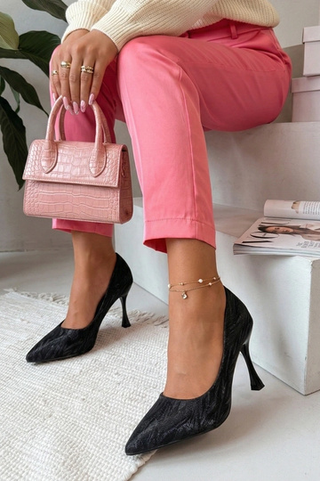 Sapatos de salto alto pretos femininos com acabamento brilhante Gwyneira 2