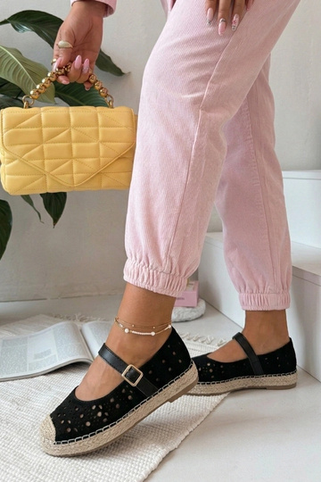Espadrilhas pretas rendadas com plataforma Paulette 2