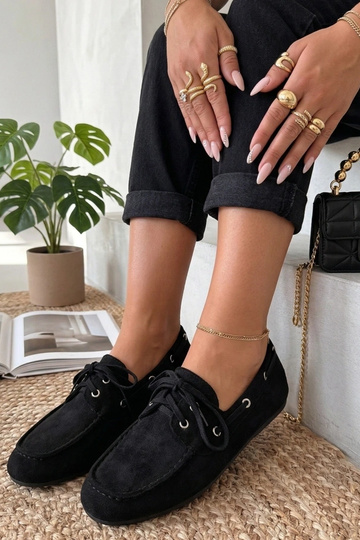Mocassins pretos com cadarços Nina