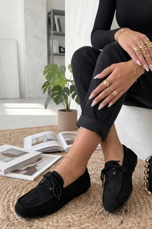 Mocassins pretos com cadarços Nina