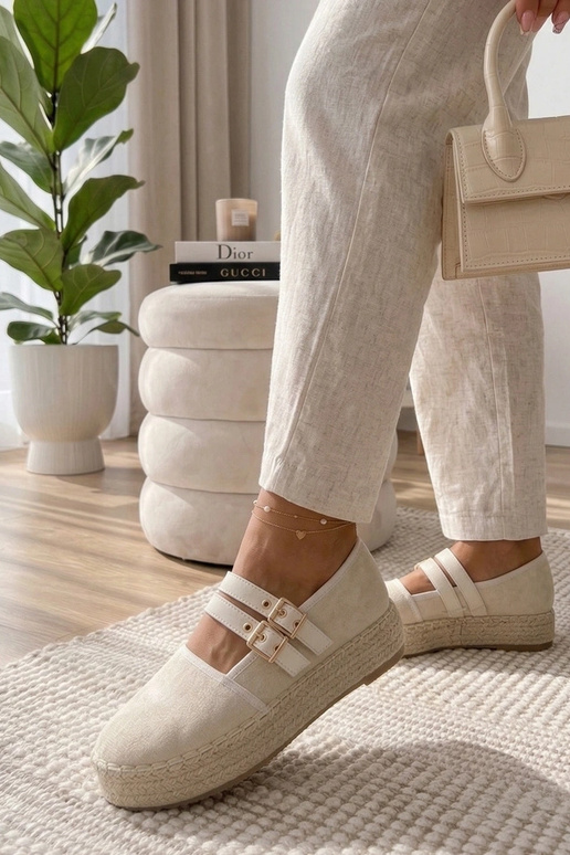 Espadrilhas em tom de areia com...