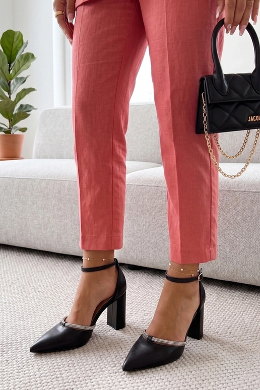 Sapatos pretos com zircônias Madeleine