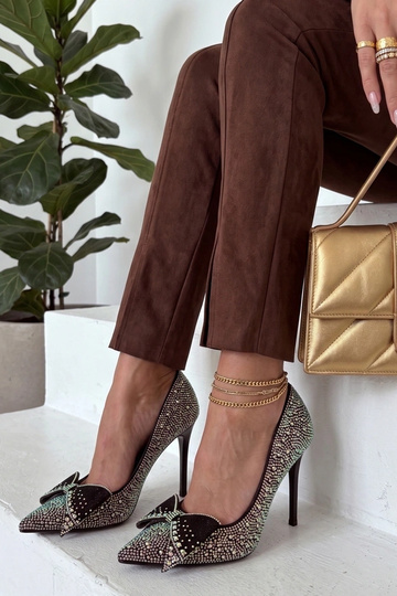 Saltos pretos com zircônias...