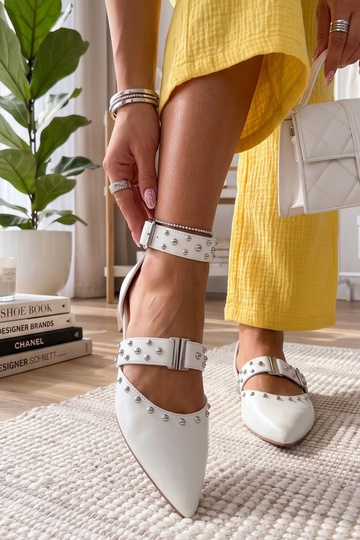 Bailarinas brancas com...