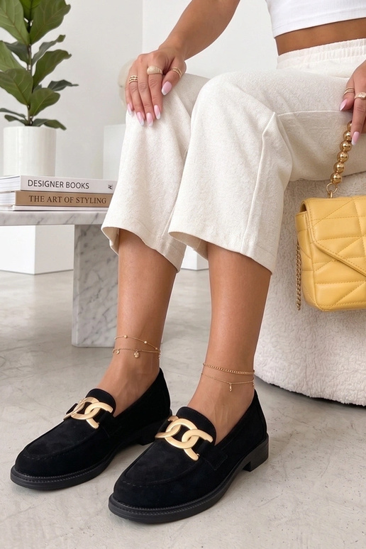 Mocassins pretos com fivela...