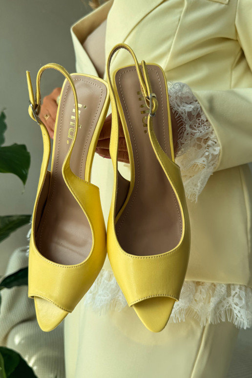 Sandálias femininas com saltos finos amarelas Sevina