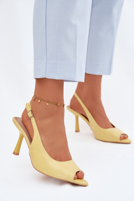 Sandálias femininas com saltos finos amarelas Sevina