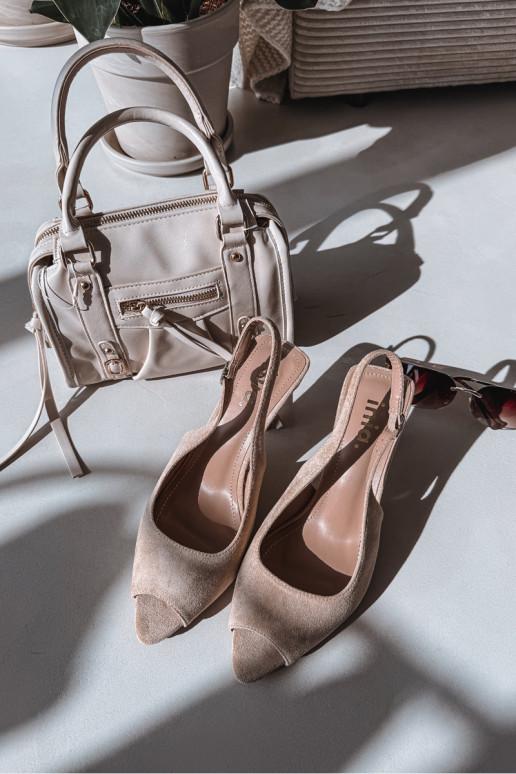 Sandálias femininas com saltos finos de camurça sintética cor de areia Sevina