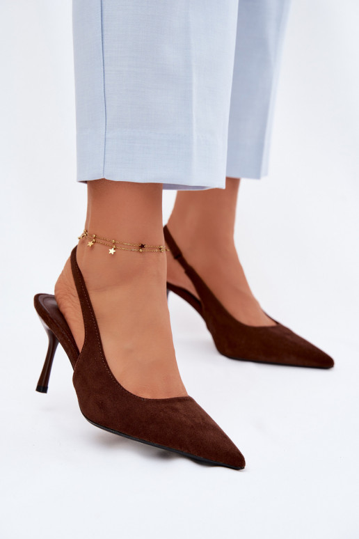 Sandálias femininas com saltos finos de camurça sintética cor de chocolate Kevina