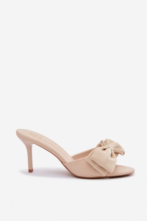 Chinelos femininos com saltos finos e laços na cor areia Jelessa