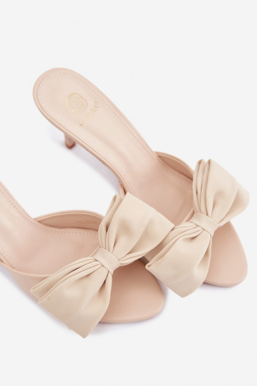 Chinelos femininos com saltos finos e laços na cor areia Jelessa