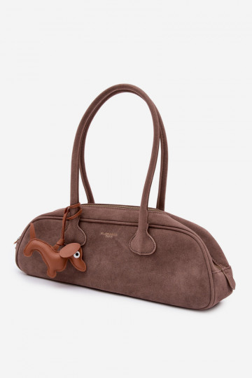 Bolsa baguette com fecho de camurça sintética na cor areia escura Annette 2