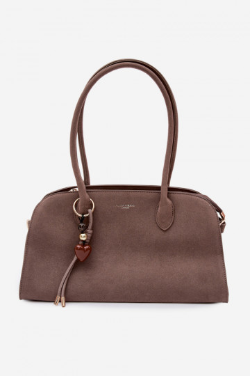 Bolsa com pingente e fechos de camurça sintética na cor areia escura Violette