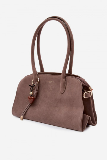 Bolsa com pingente e fechos de camurça sintética na cor areia escura Violette 2