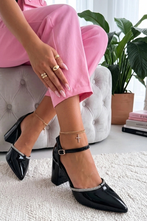 Mocassins pretos em verniz com zircônias Victoria