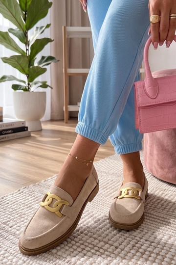 Mocassins de cor areia com...