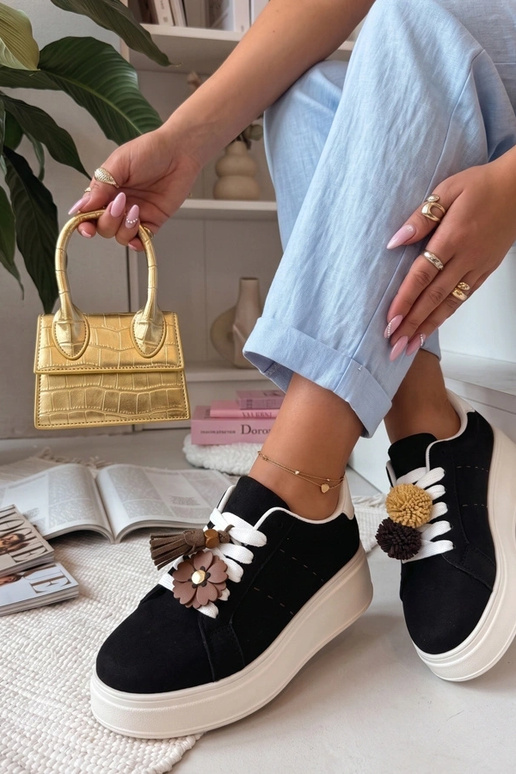 Ténis pretos em plataforma Oktawia