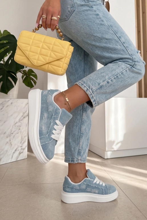 Ténis azuis em plataforma com efeito...