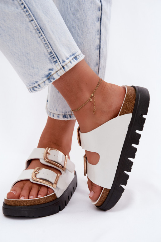 com efeito verniz Chinelos femininos com uma plataforma Ze cor douradami com fivelasmi Lee Cooper LCEM-26-35-4460L cor branca