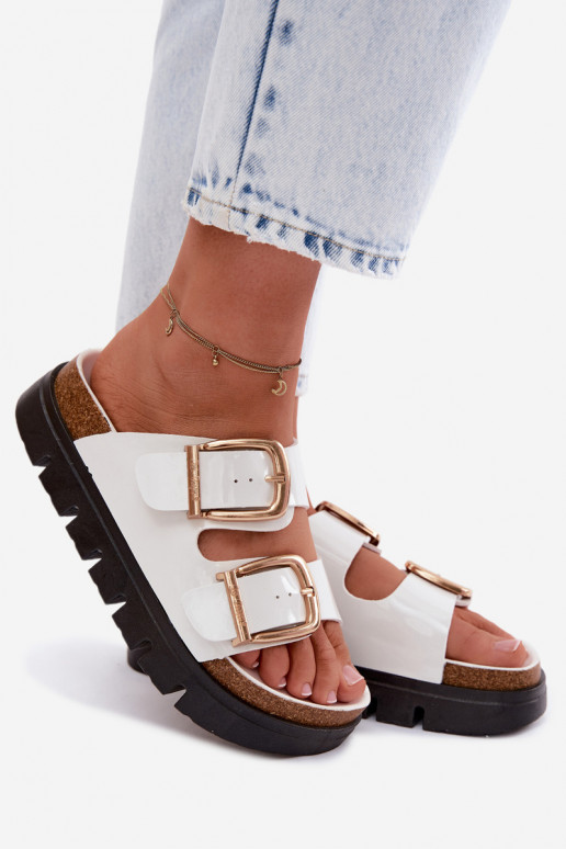 com efeito verniz Chinelos femininos com uma plataforma Ze cor douradami com fivelasmi Lee Cooper LCEM-26-35-4460L cor branca