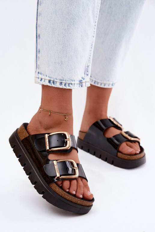 com efeito verniz Chinelos femininos com uma plataforma Ze cor douradami com fivelasmi Lee Cooper LCEM-26-35-4459L cor preta