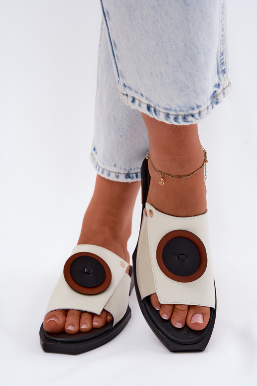 Chinelos de couro femininos nas cores areia e preto com design geométrico Tai turiciejka K7479-01