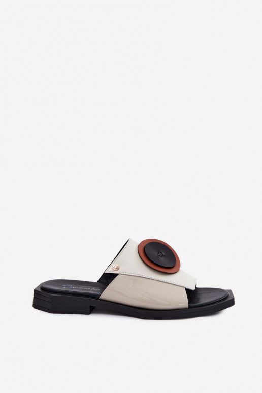 Chinelos de couro femininos nas cores areia e preto com design geométrico Tai turiciejka K7479-01