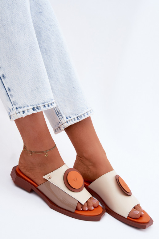 Chinelos de couro femininos nas cores areia e laranja com design geométrico Tai turiciejka K7479-18