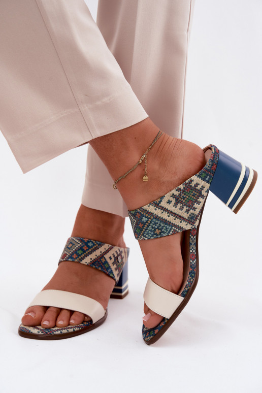 Chinelos de couro femininos nas cores areia e azul com padrão e salto Tai turiciejka K7522-04