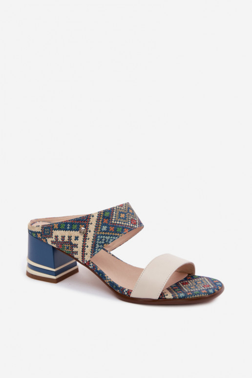 Chinelos de couro femininos nas cores areia e azul com padrão e salto Tai turiciejka K7522-04