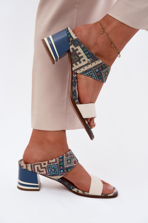 Chinelos de couro femininos nas cores areia e azul com padrão e salto Tai turiciejka K7522-04