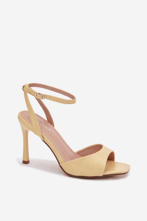 Sandálias femininas com salto finoImitacji Skóry cor amarela Olissey