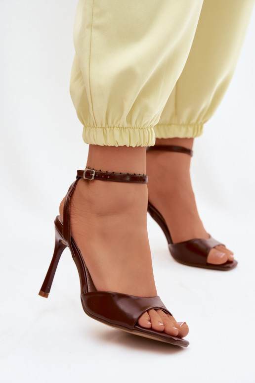 Sandálias femininas com salto finoImitacji Skóry cor marrom Olissey