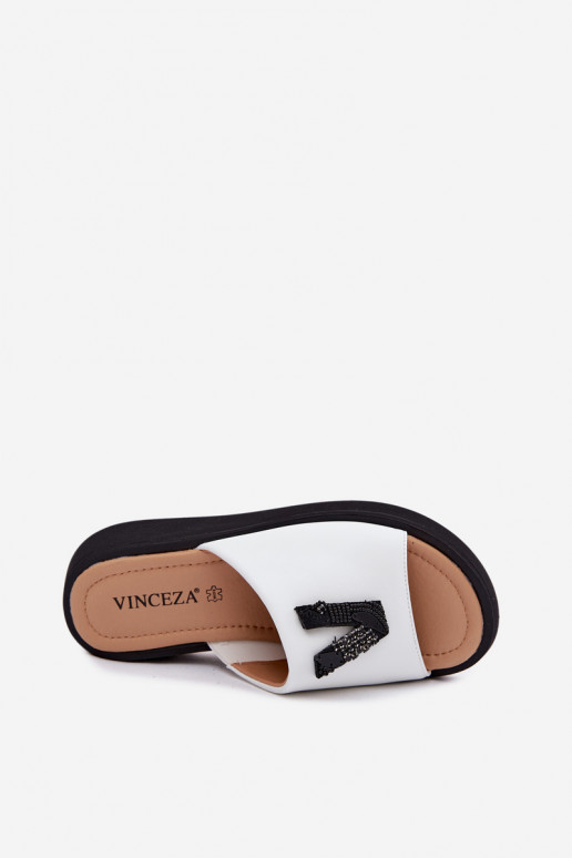 Chinelos de couro feminino com parte superior em forma de V na plataforma Vinceza 66950, cor branca