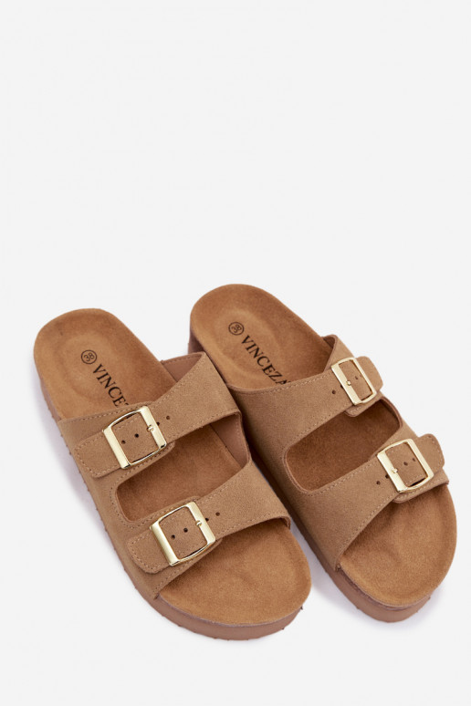 Pele Chinelos femininos de camurça com uma plataforma com fivelas Vinceza 102657 bege