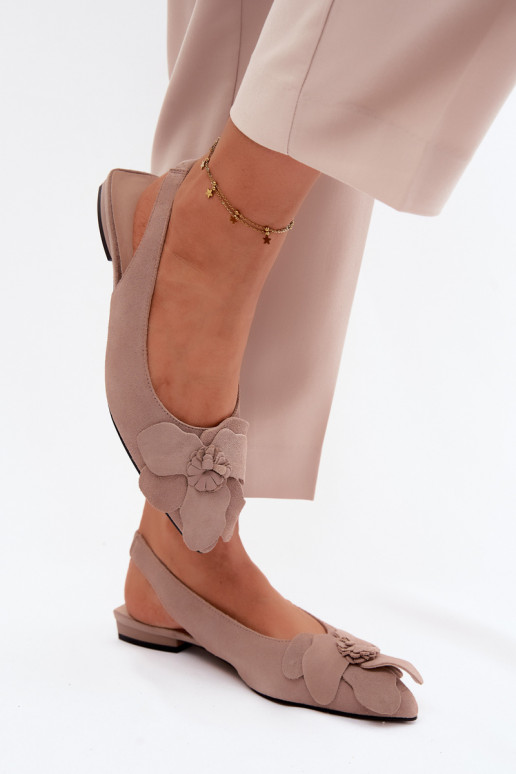 sandálias Pele de camurça com salto largo Com decorações Uma flor Vinceza 66951 bege