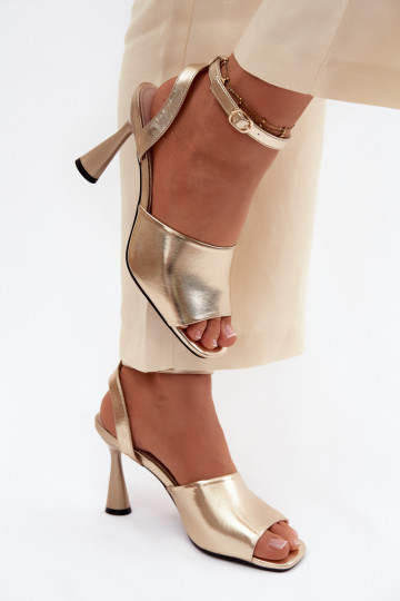 Sandálias femininas com salto Vinceza 62297 cor dourada