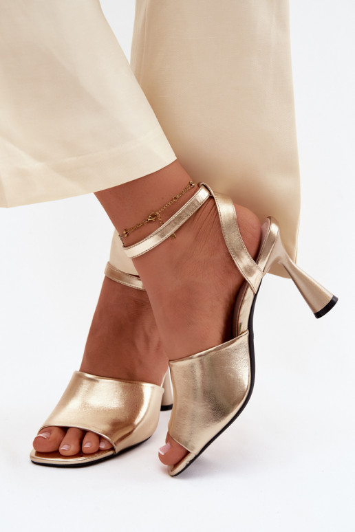 Sandálias femininas com salto Vinceza 62297 cor dourada