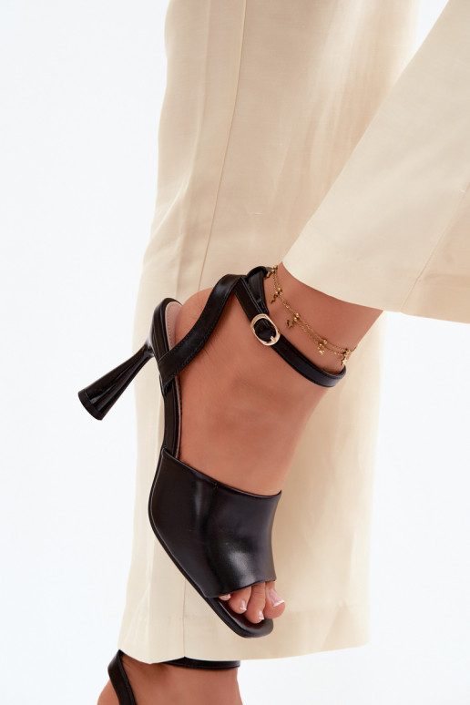 Sandálias femininas com salto Vinceza 62297 cor preta