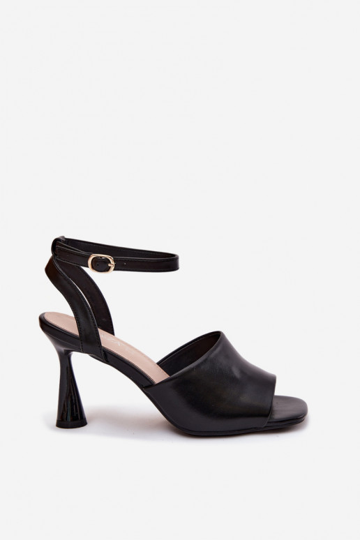 Sandálias femininas com salto Vinceza 62297 cor preta