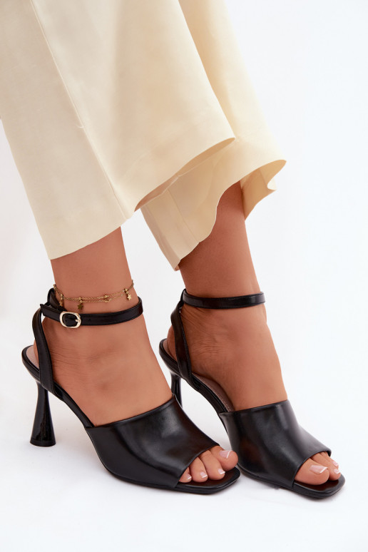 Sandálias femininas com salto Vinceza 62297 cor preta