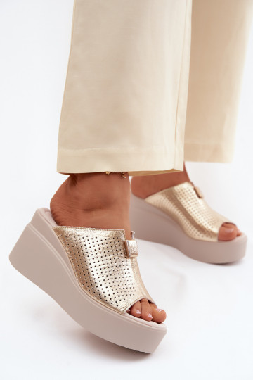 Chinelos femininosHabilitadoturalnej Skóry com uma plataforma Vinceza 95392 cor dourada