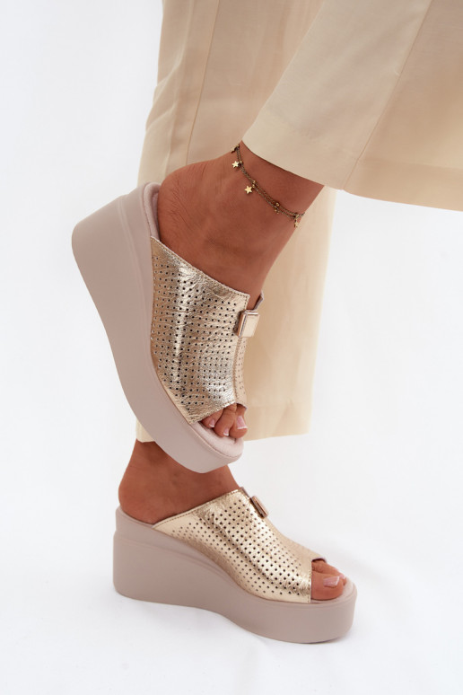 Chinelos femininosHabilitadoturalnej Skóry com uma plataforma Vinceza 95392 cor dourada