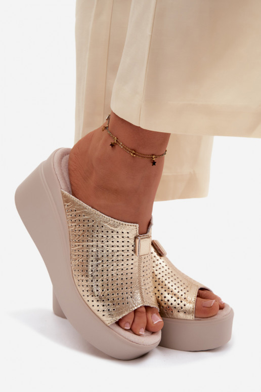 Chinelos femininosHabilitadoturalnej Skóry com uma plataforma Vinceza 95392 cor dourada