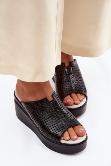 Chinelos femininosHabilitadoturalnej Skóry com uma plataforma Vinceza 95392 cor preta