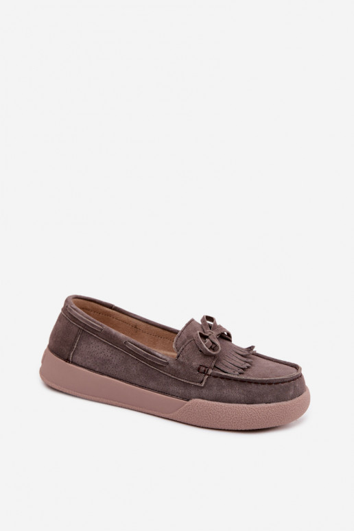 Mocassins de mulher em camurça sintética com laços e franjas Vinceza 93223 na cor marrom