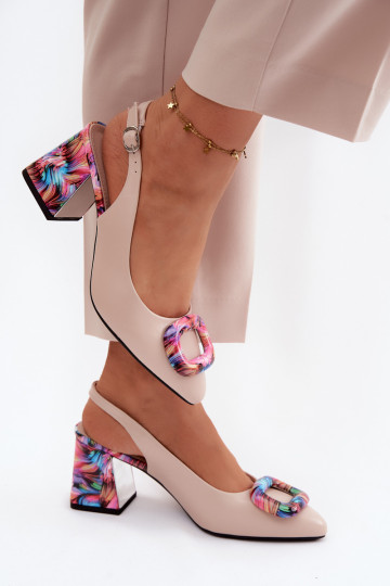 Sandálias femininas de salto altoDekoracyjną com fivelas Vinceza 62289 bege