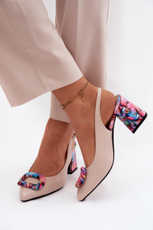 Sandálias femininas de salto altoDekoracyjną com fivelas Vinceza 62289 bege